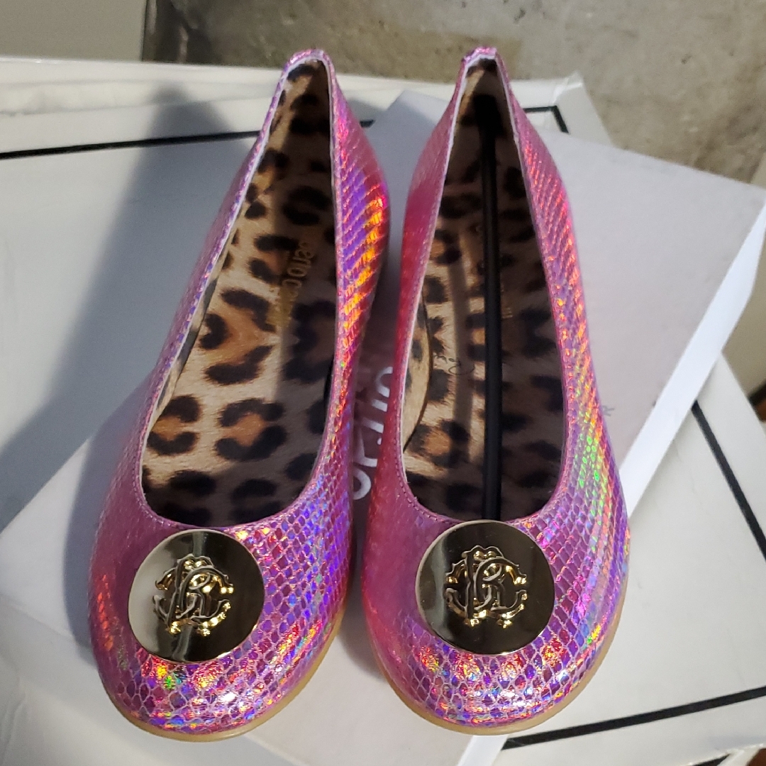 Chic Pink Flats With Gold Accent